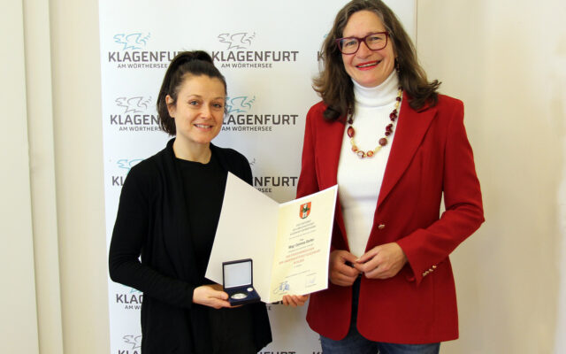Spor­t­eh­ren­zei­chen in Sil­ber für Corin­na Dorfer