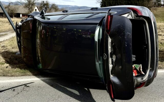 St. Kanzian: Auto kippte bei Unfall um