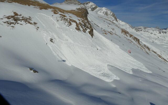 Schnee­brett­la­wi­ne bei Ski­tour aus­ge­löst