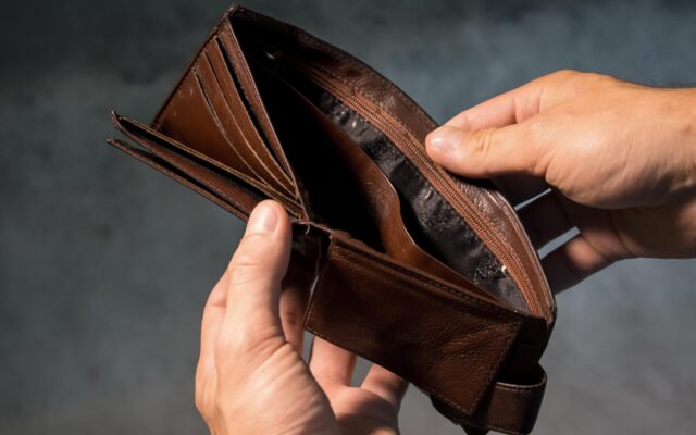 Wech­sel­trick: Seni­or um Bar­geld bestoh­len