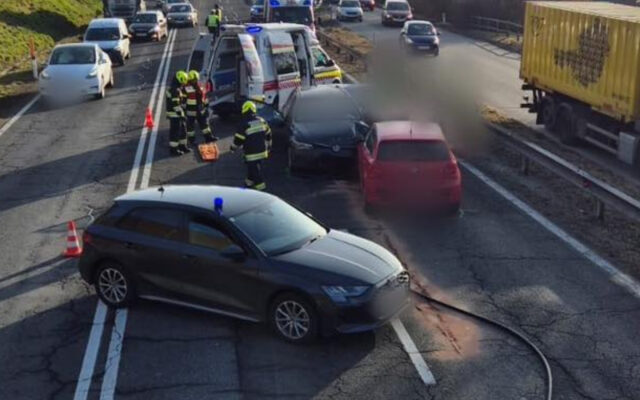 Drei Autos bei Unfall betei­ligt