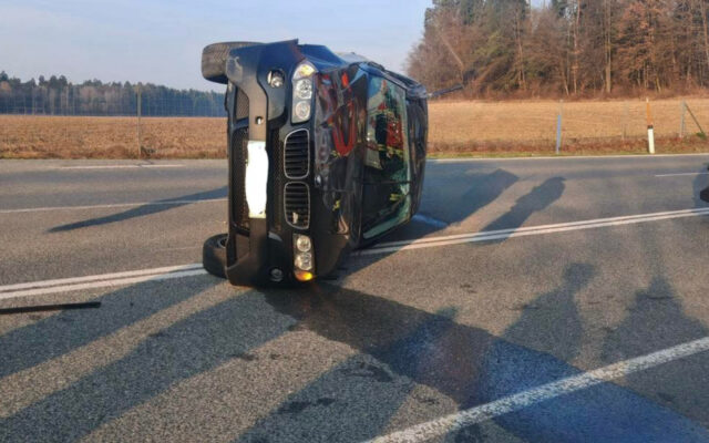 Auto auf der B70 ver­un­fallt