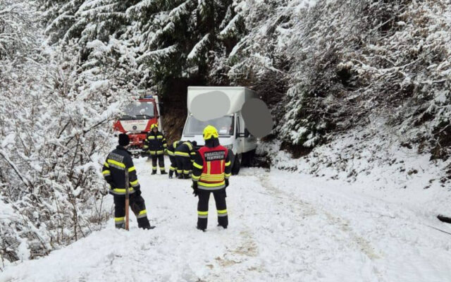 Auto aus miss­li­cher Lage gebor­gen