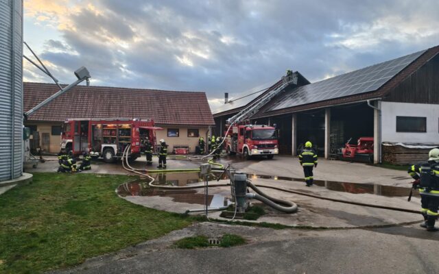 100 Flo­ria­nis kämpf­ten gegen Feu­er