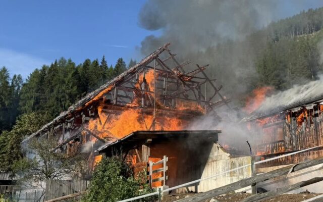 Wirt­schafts­ge­bäu­de in St. Oswald nie­der­ge­brannt