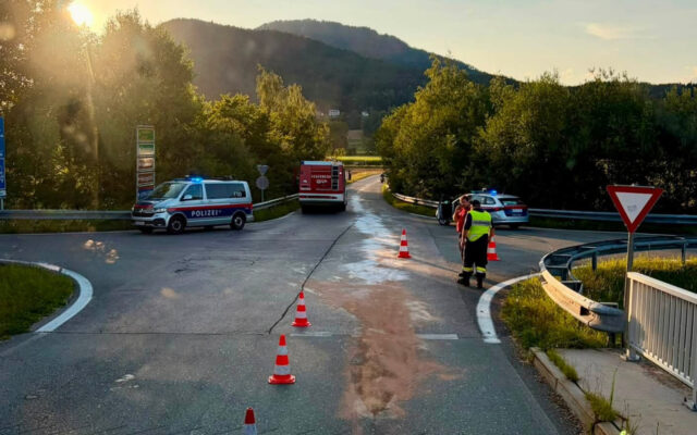 Lini­en­bus hin­ter­lässt kilo­me­ter­lan­ge Ölspur