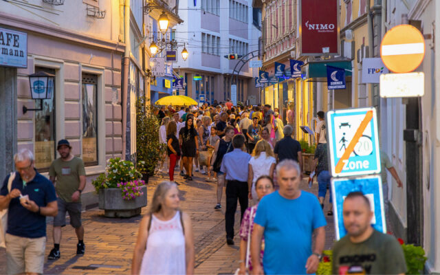 Som­mer-Ein­kaufs­nacht bringt Musik und Shows in die Stadt