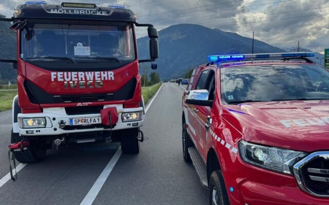 Zwei Ver­letz­te bei Kol­li­si­on auf der B100