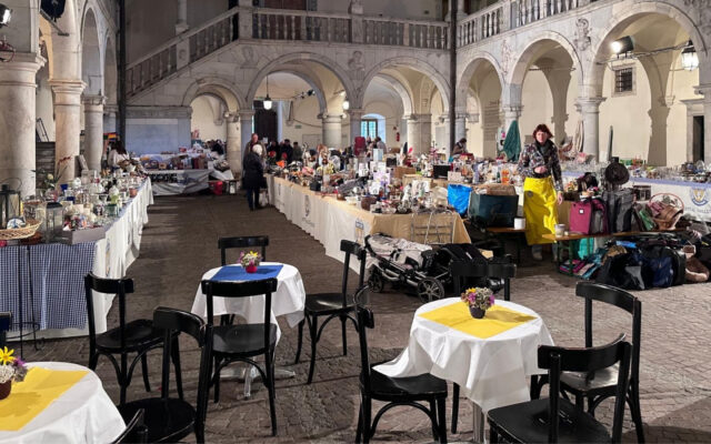 Sach­spen­den für „Kitsch & Kunst“ gesucht