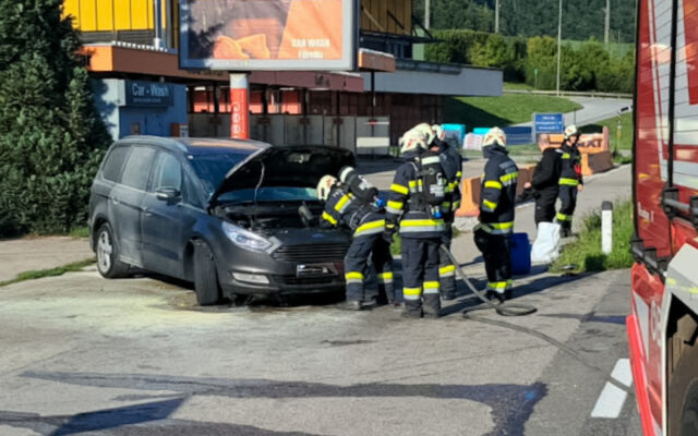 Erst­hel­fer ver­hin­dern Voll­brand