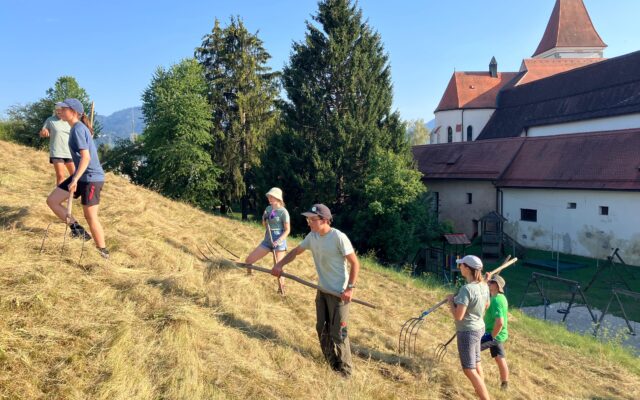 Jun­ge Frei­wil­li­ge stär­ken Viel­falt in Ebern­dorf