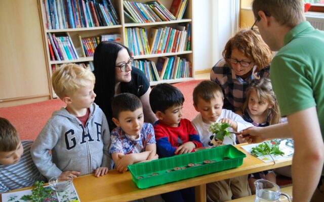 Mehr Plät­ze in Kitas und Kin­der­gär­ten