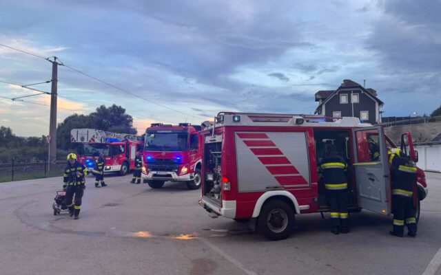 Feu­er­wehr­übung wird zum ech­ten Ein­satz