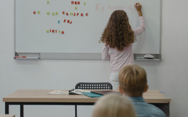 Kopf­tuch­ver­bot: So soll es an Schu­len umge­setzt wer­den