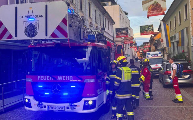 Blau­licht lockt ver­miss­ten Mie­ter ans Fens­ter