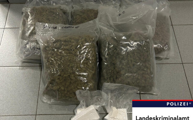 Koka­in und fünf Kilo Can­na­bis im Kof­fer­raum