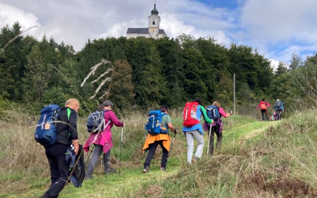 Kul­tur- und Kir­chen­wan­de­rung führt zu elf Sta­tio­nen