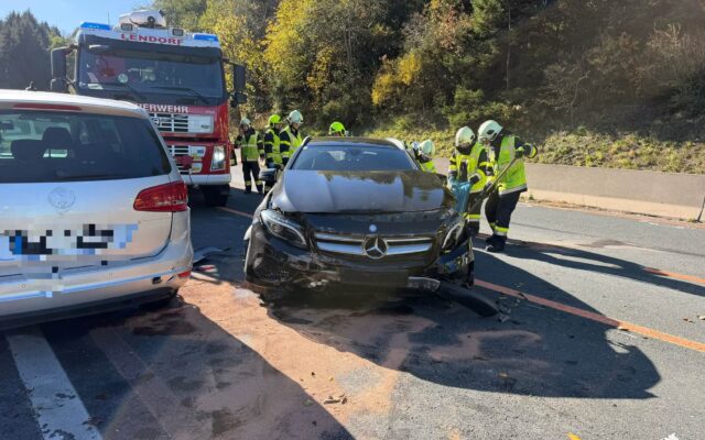 Ausweichmanöver endet mit heftigem Unfall auf A10