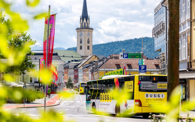 Schü­ler­bus fährt fünf Minu­ten frü­her