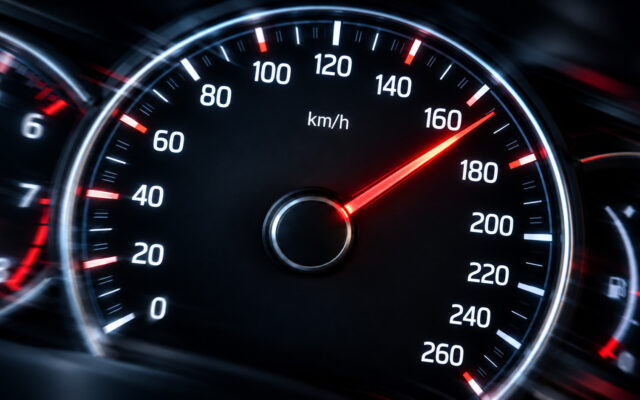 Kas­ten­wa­gen rast mit 164 km/h über die S37